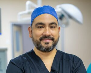 Dr. Luis Cazares